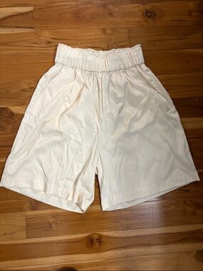Cream Elastic Waist High-Rise Shorts With Pockets H+M